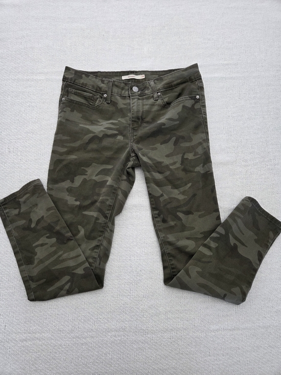 Levi's Denim - Levi's Women's Skinny Camo Pants in Olive Green